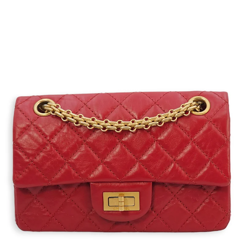 Fashion Forward, Function First 2.55 Reissue Mini Red Crossbody Bag in Distressed leather, Gold hardware Chic Shoulder Bags At Promotional Rates Fashion Forward, Function First 2.55 Reissue Mini Red Crossbody Bag in Distressed leather, Gold hardware Chic Shoulder Bags At Promotional Rates