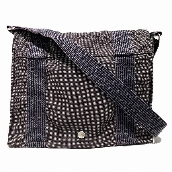 Compact Bags For Minimalist Travelers Hermes Herline Bassas PM Messenger Bag Flash Sale On Handbags Compact Bags For Minimalist Travelers Hermes Herline Bassas PM Messenger Bag Flash Sale On Handbags