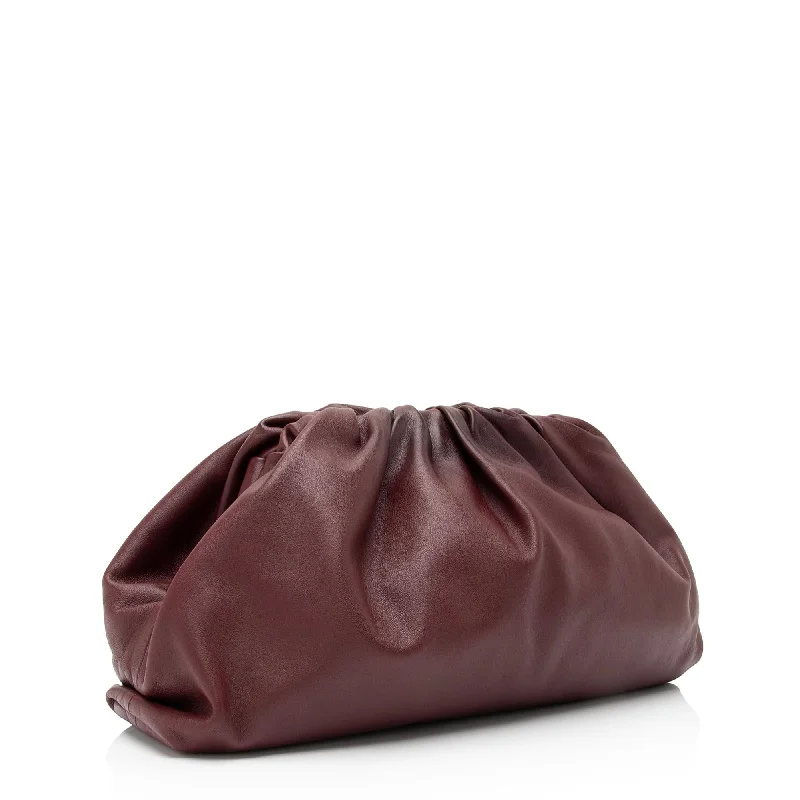 Bottega Veneta Calfskin The Pouch Clutch (SHF-cWyZ85)