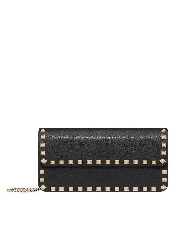 Rockstud Grainy Calfskin Pouch in Nero